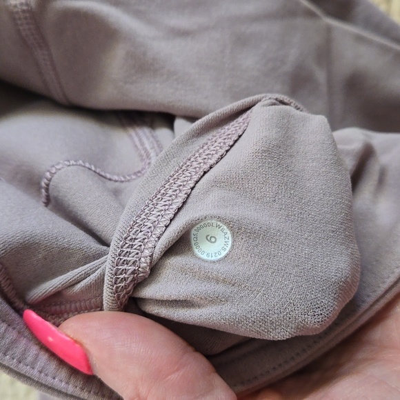 Lululemon Reveal Crop Pink - Picture 2 of 6